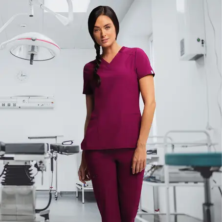 Ropa de protección para sanidad, incluyendo batas y uniformes para entornos médicos y de salud.